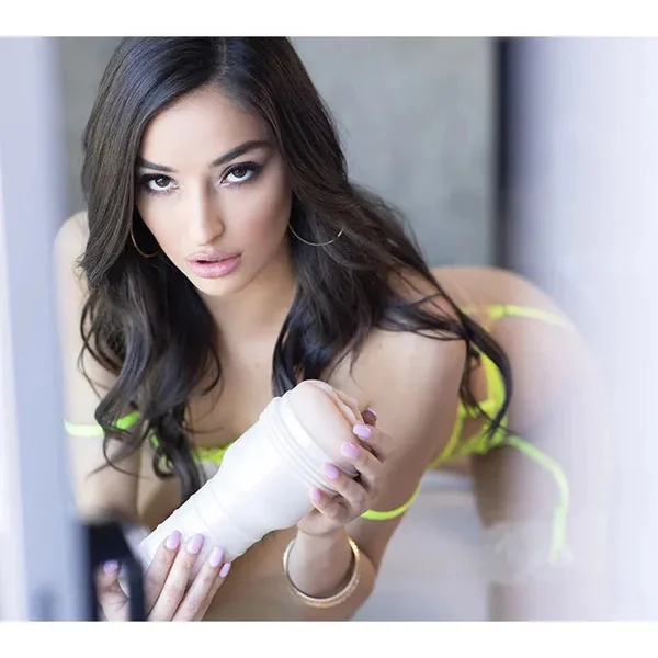 Fleshlight® Girl Emily Willis Squirt Vagina Masturbator