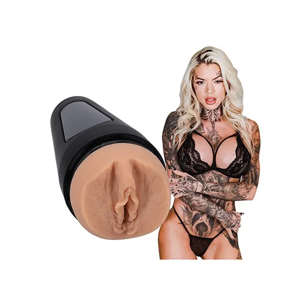 Main Squeeze Pussy Masturbator-Chantal Danielle